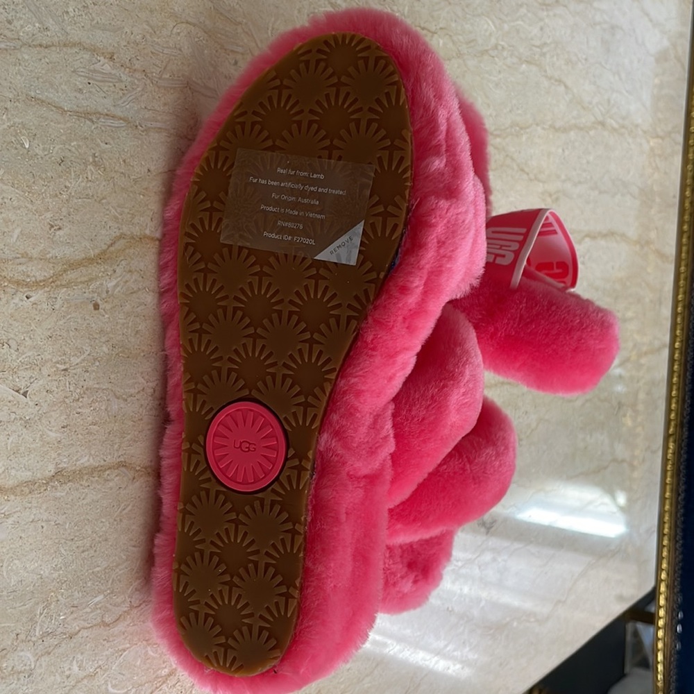 NWT UGG Slippers. - Picture 5 of 8